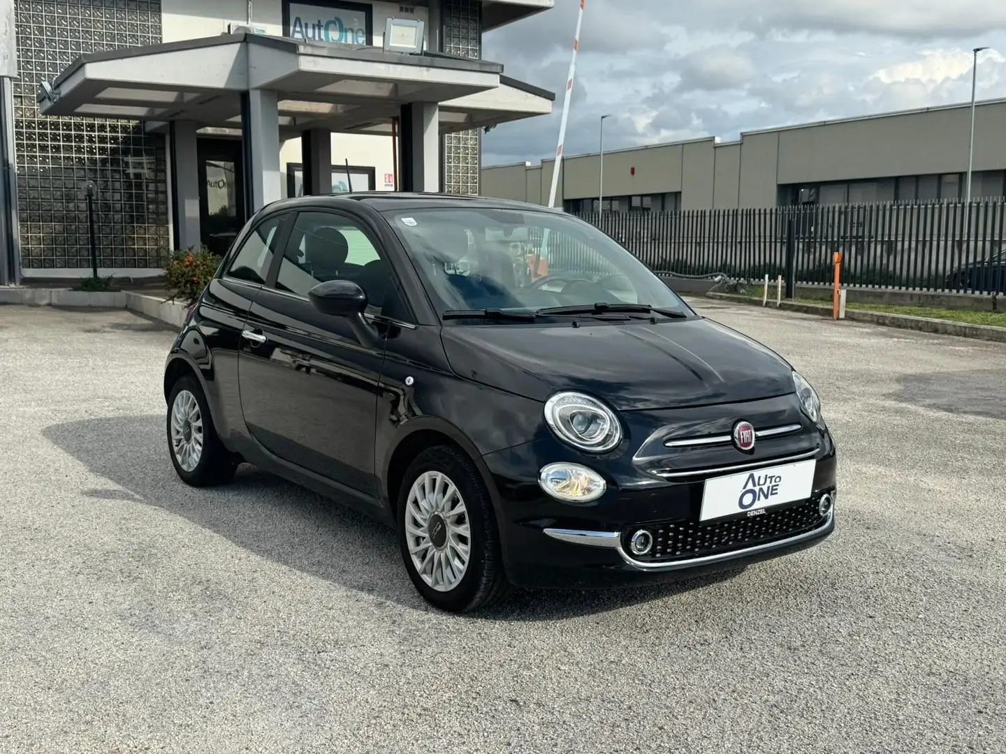 Fiat 500 1.0 HYBRID 70CV DOLCEVITA Schwarz - 1