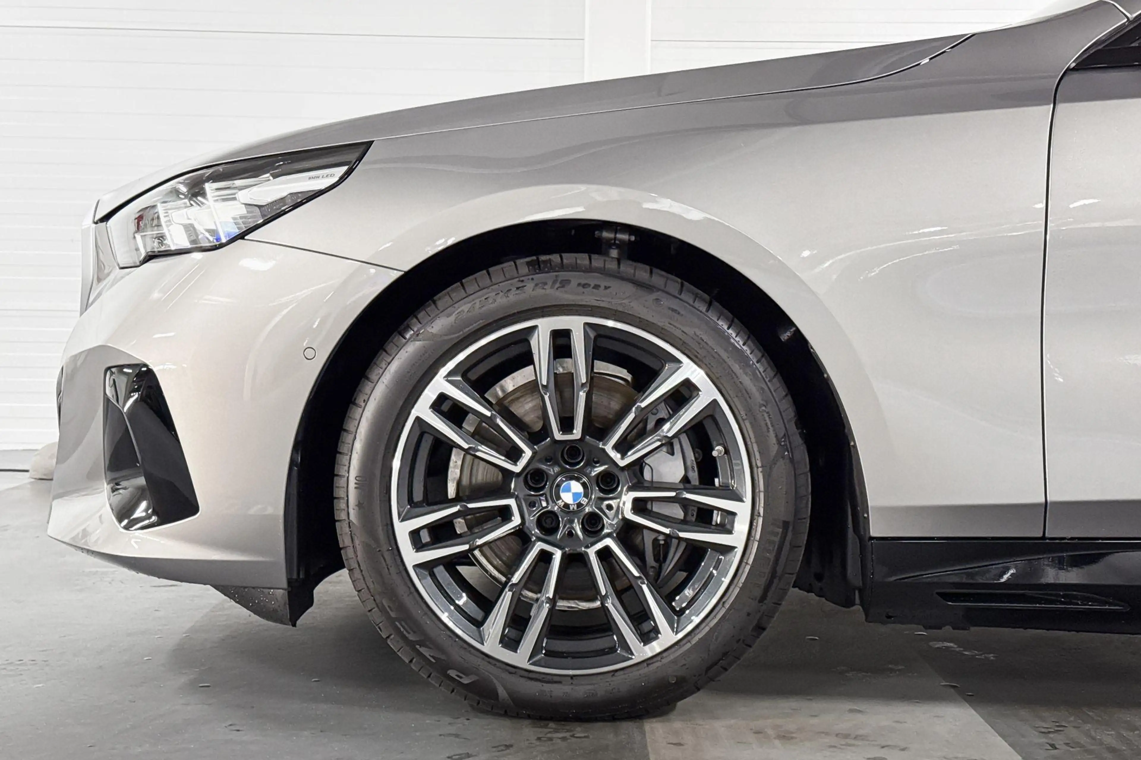 BMW i5 Sedan eDrive40 M Sport Edition 84 kWh | M Sportpak — photo 4