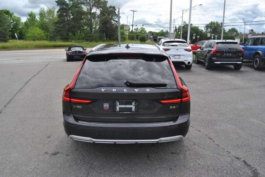 2022 Volvo V90 Cross Country
