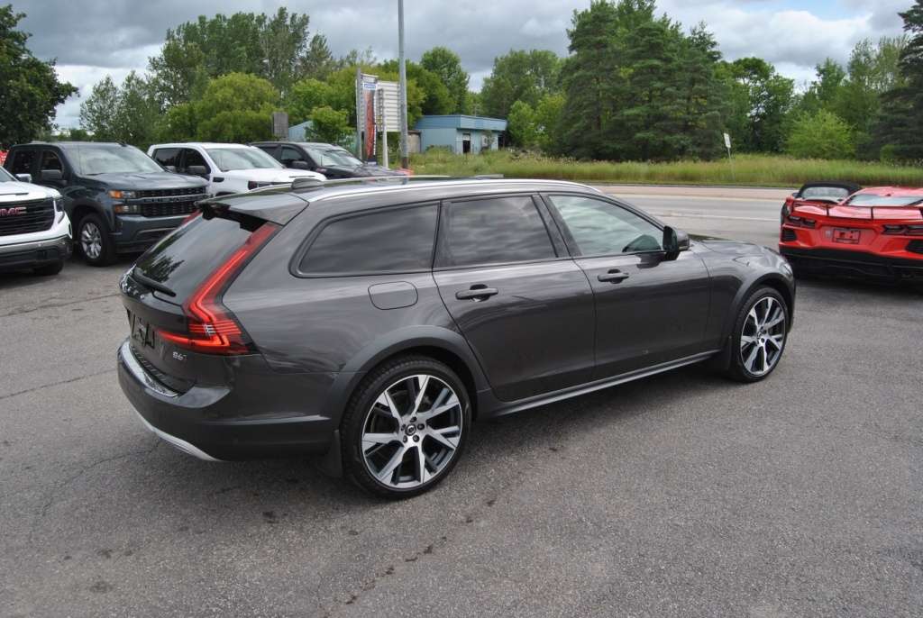 2022 Volvo V90 Cross Country