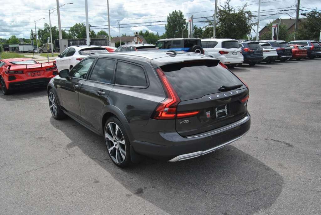 2022 Volvo V90 Cross Country