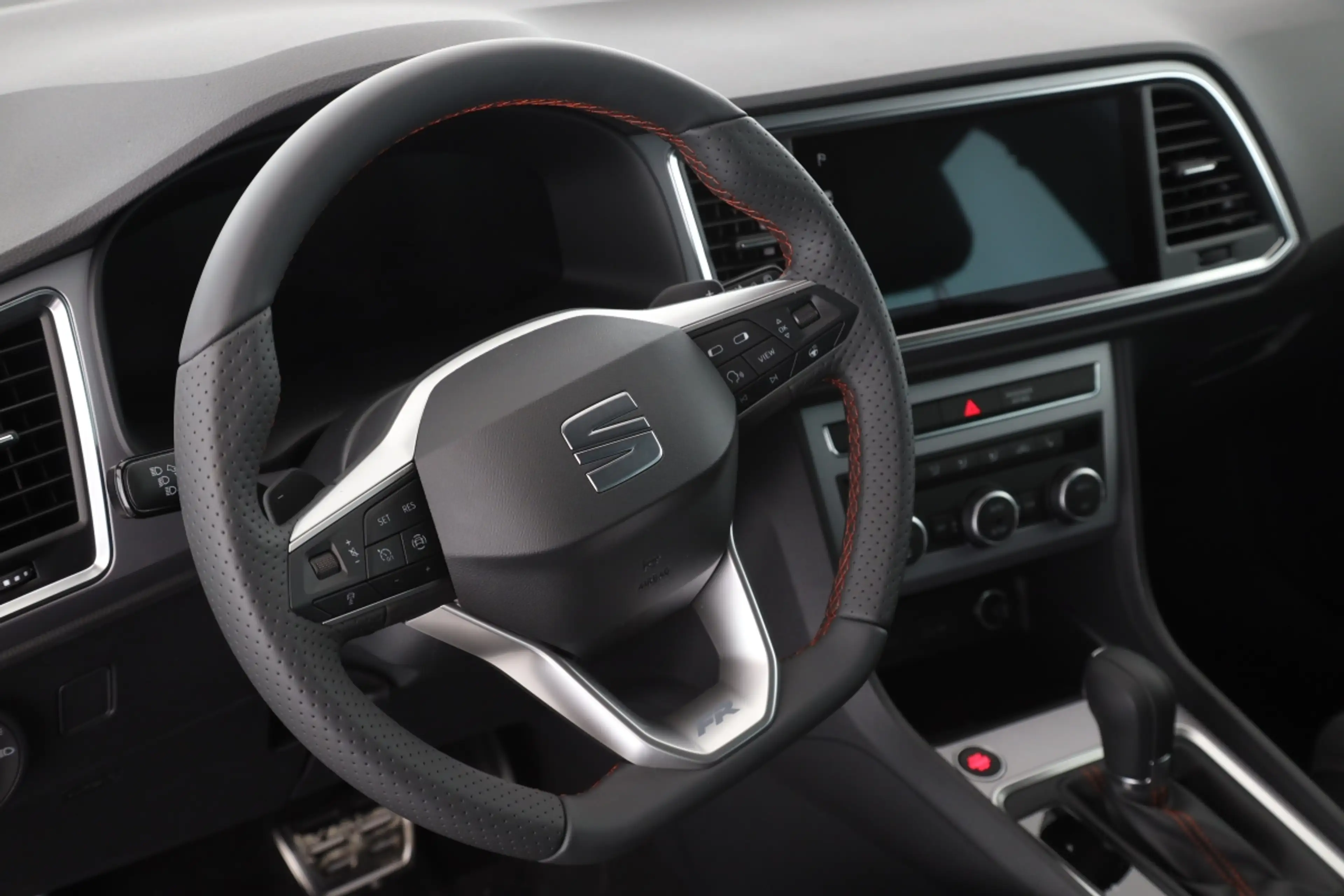 SEAT Ateca 2.0 TDI DSG FR | BEATS | NAVI | ACC | — photo 12