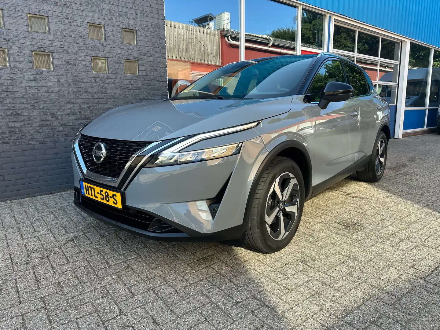 Nissan Qashqai 1.3 MHEV Xtronic N-Connecta 360 Camera/Panoramadak Grijs - 1