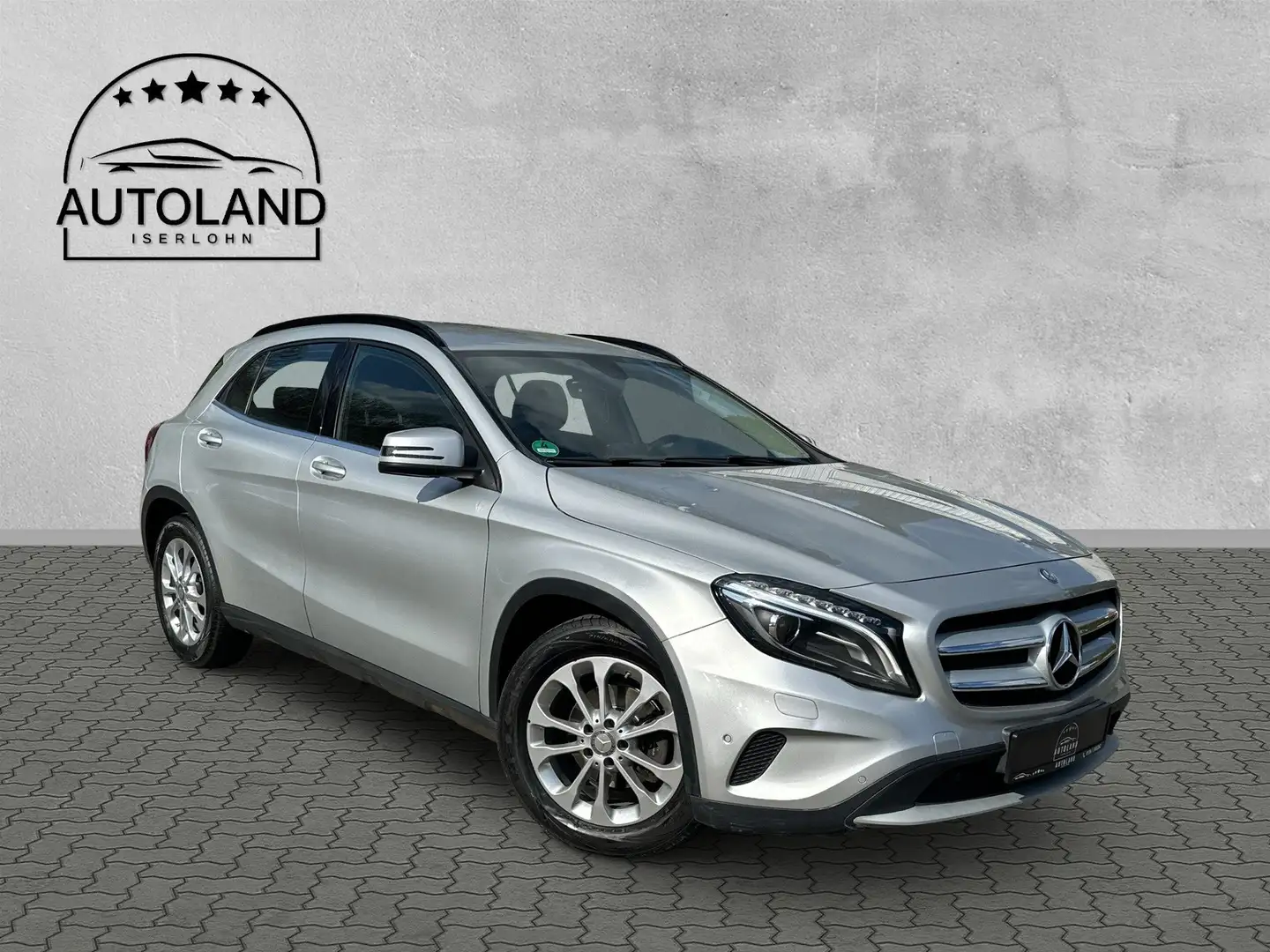 Mercedes-Benz GLA 200 7G-DCT*NAVI*XENON*8-FACH* Silber - 1