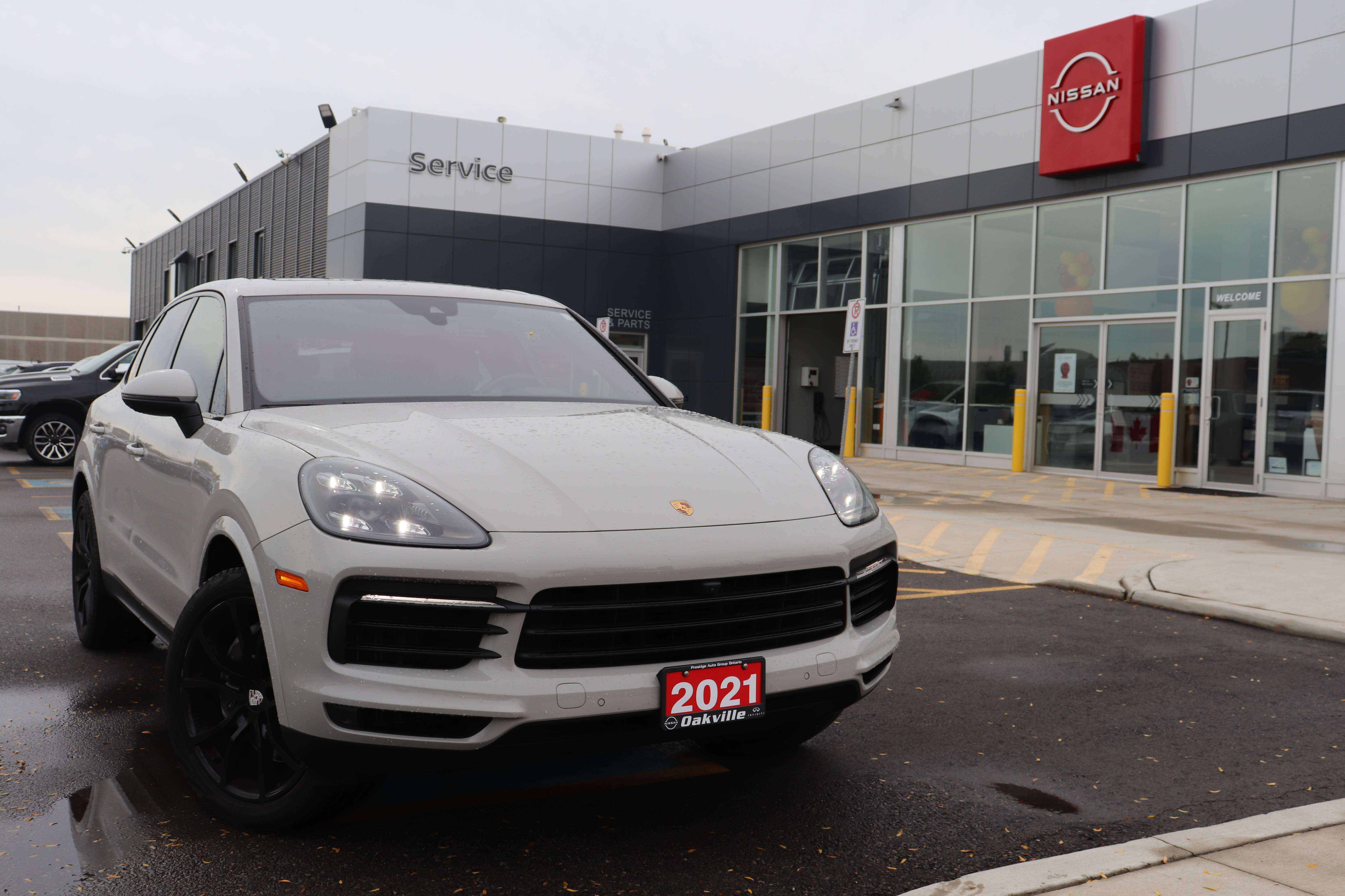 Porsche 2021 Porsche Cayenne BASE
