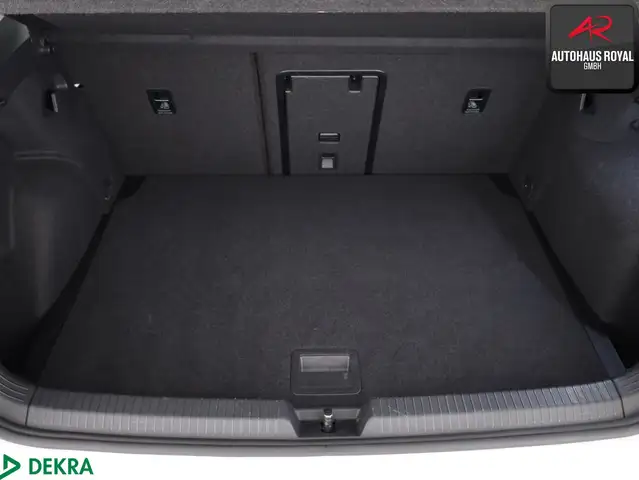 Volkswagen Golf view 13