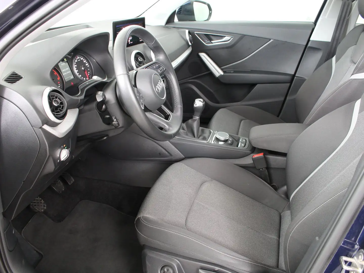 Audi Q2 35 TFSI intense Bleu - 2