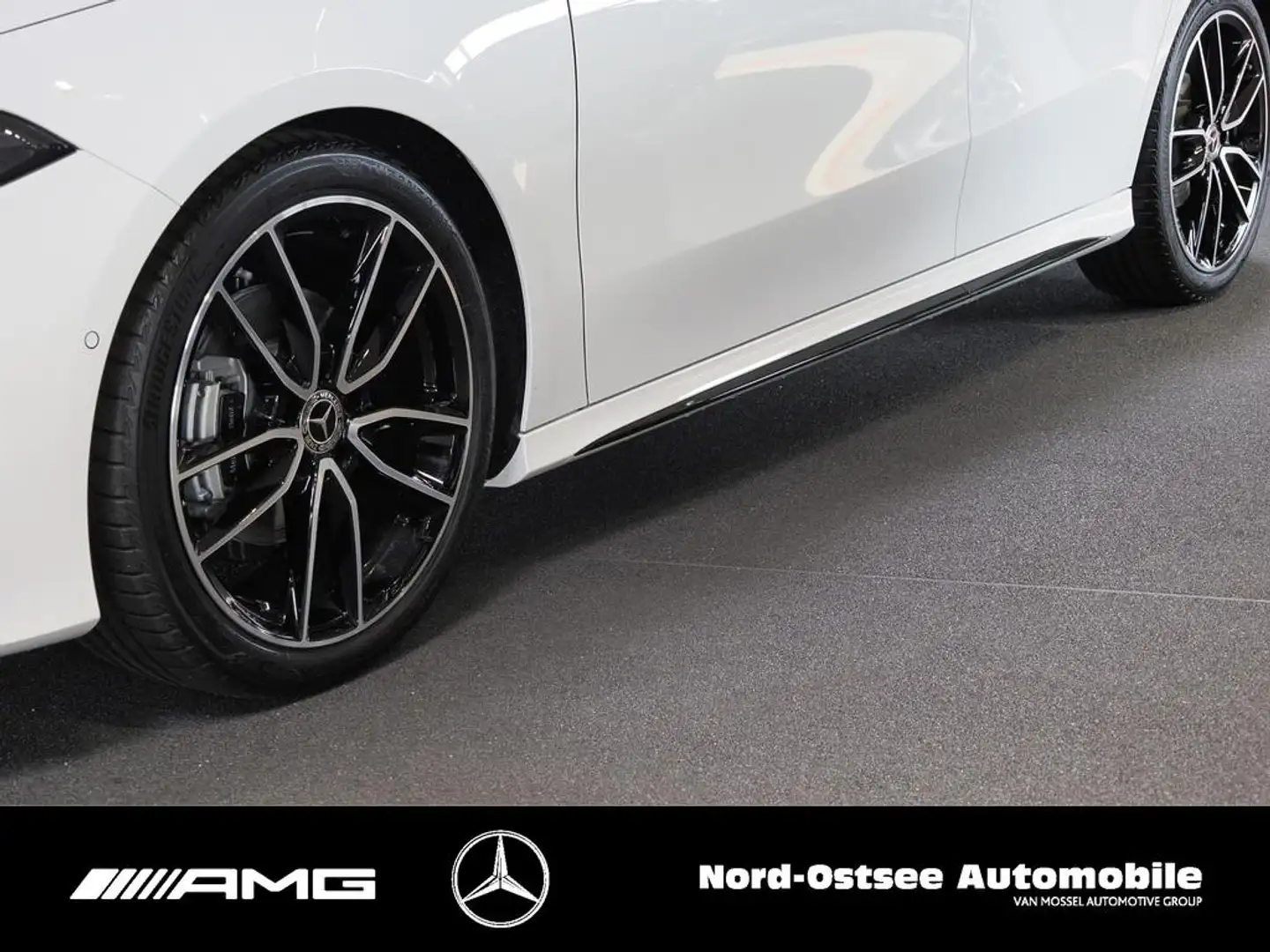 Mercedes-Benz A 180 AMG NIGHT PANO 360° SOUND Weiß - 2