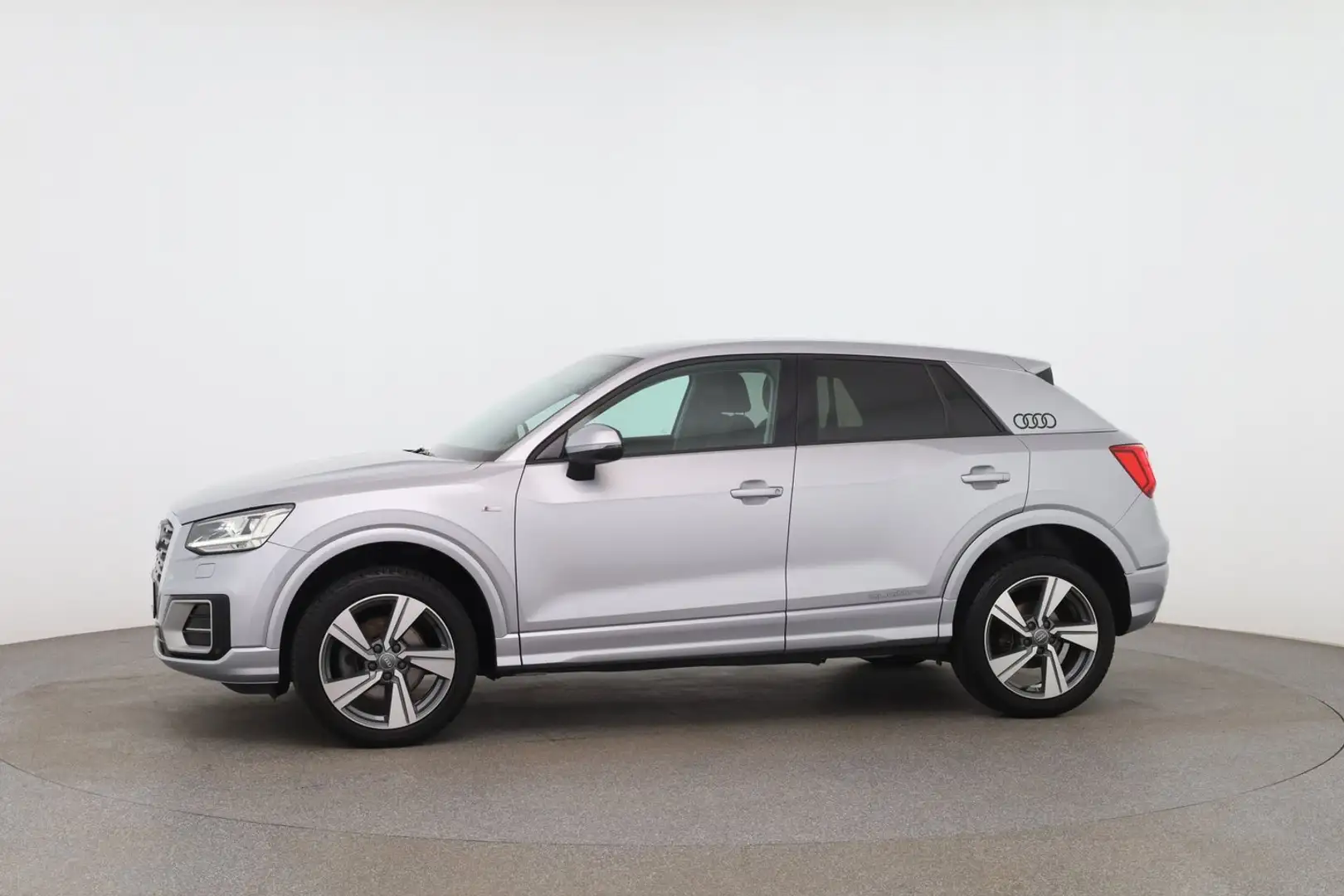 Audi Q2 2.0 TDI quattro Sport Plateado - 2