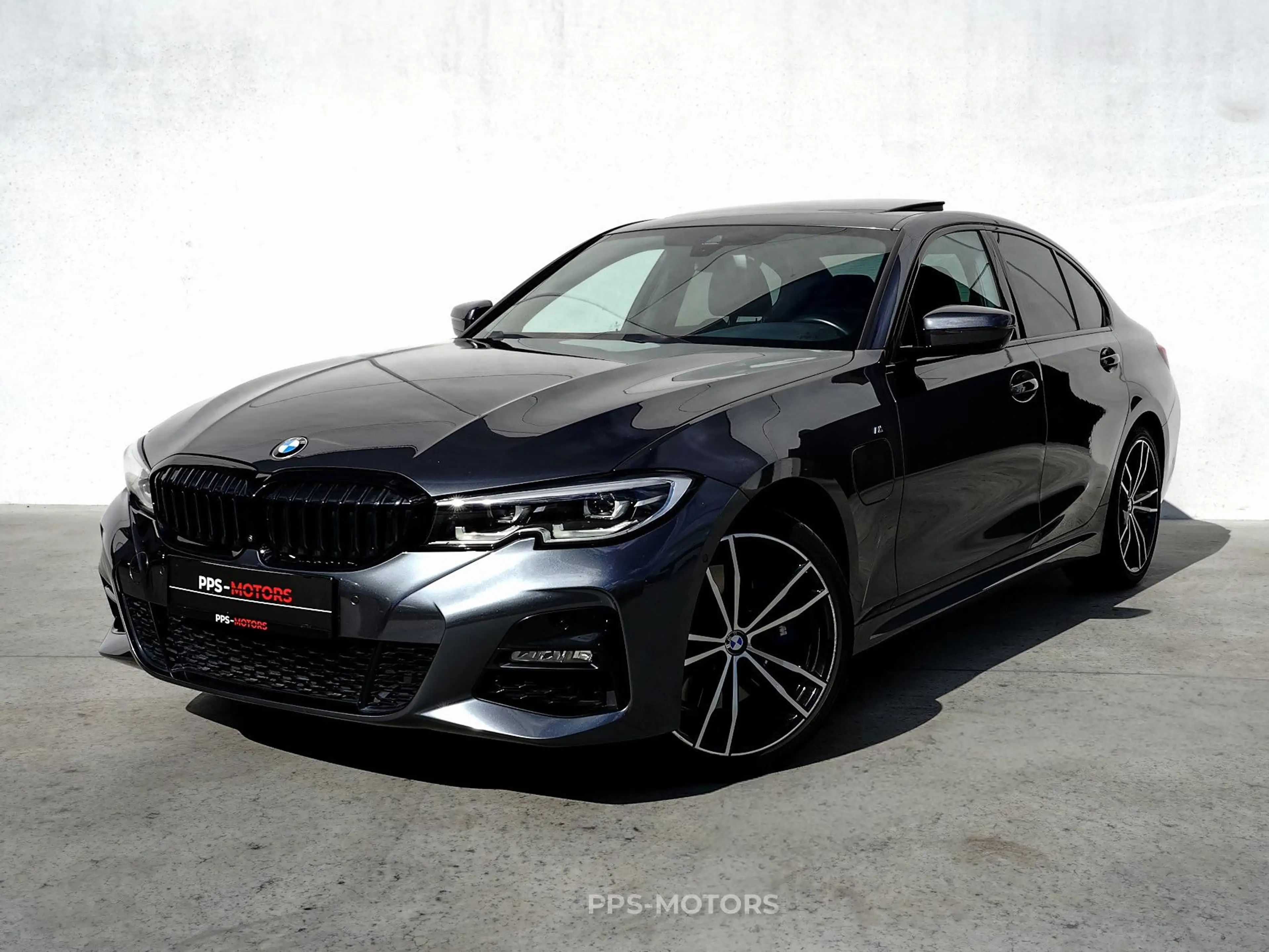 BMW 330 M-PAKKET | 360 CAMERA | HARKAN KARDON | KEYLESS | OPEN DAK | MAXTON | BTW/VAT