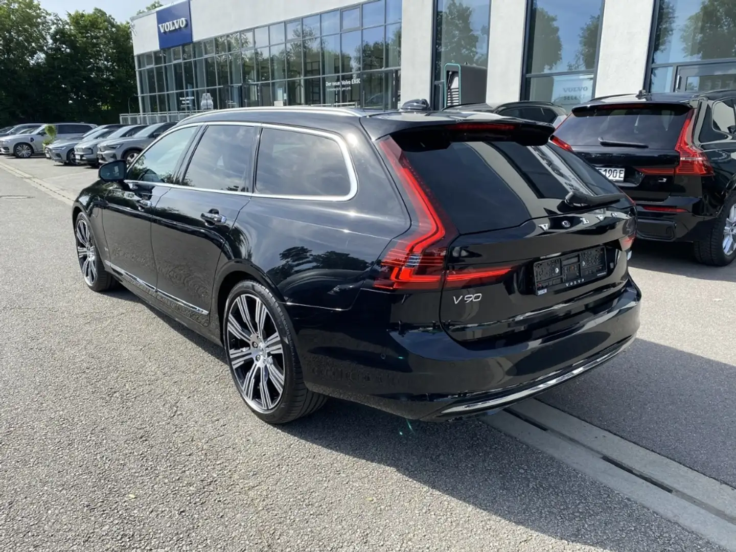 Volvo V90 Inscription Recharge Plug-In Hybrid AWD T8 Twin En Schwarz - 2