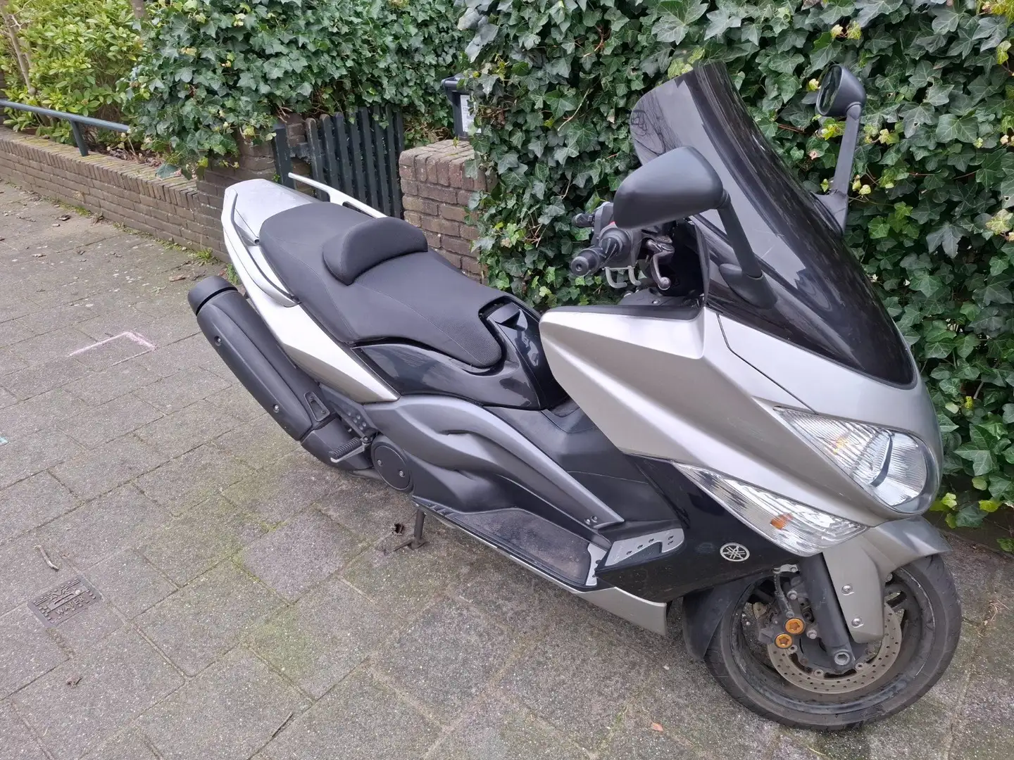 Yamaha TMAX 500 Stříbrná - 2