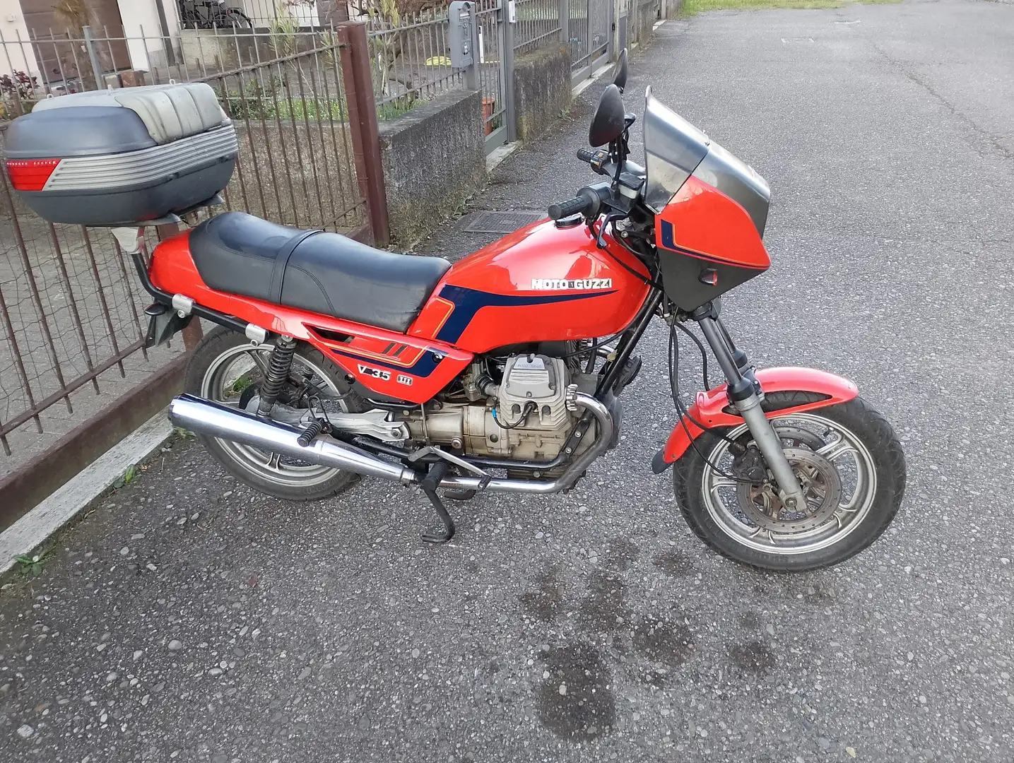 Moto Guzzi V 35 Červená - 1