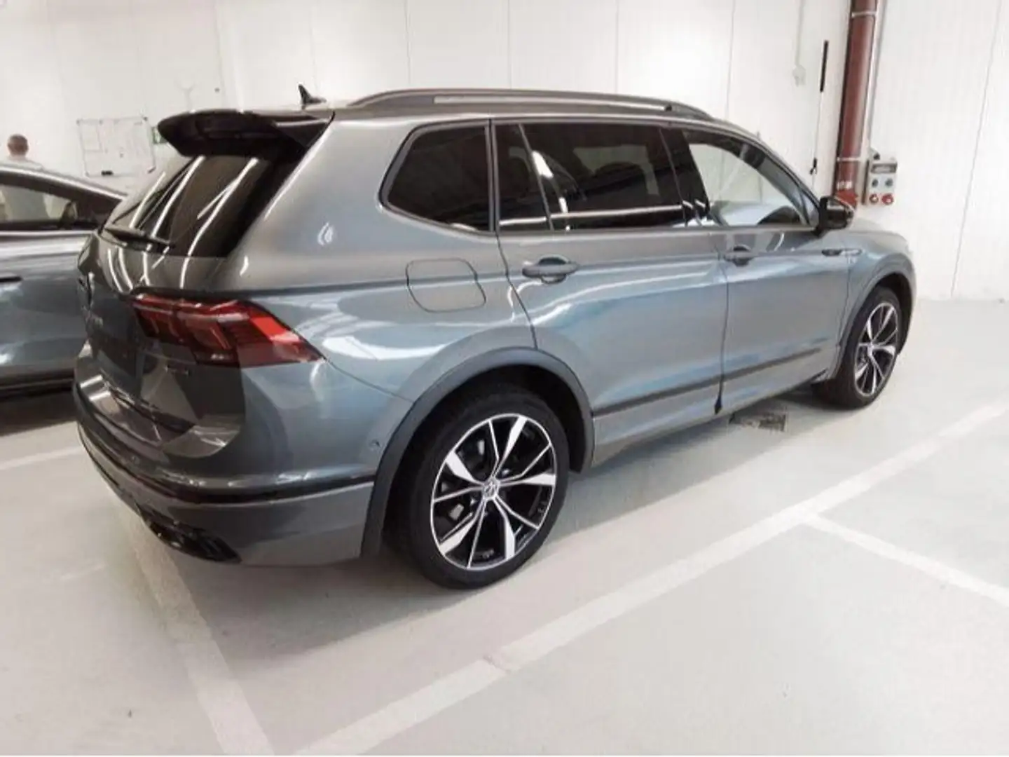 Volkswagen Tiguan Allspace 2.0 TDI DSG 4Motion R-Line Navi Grau - 2