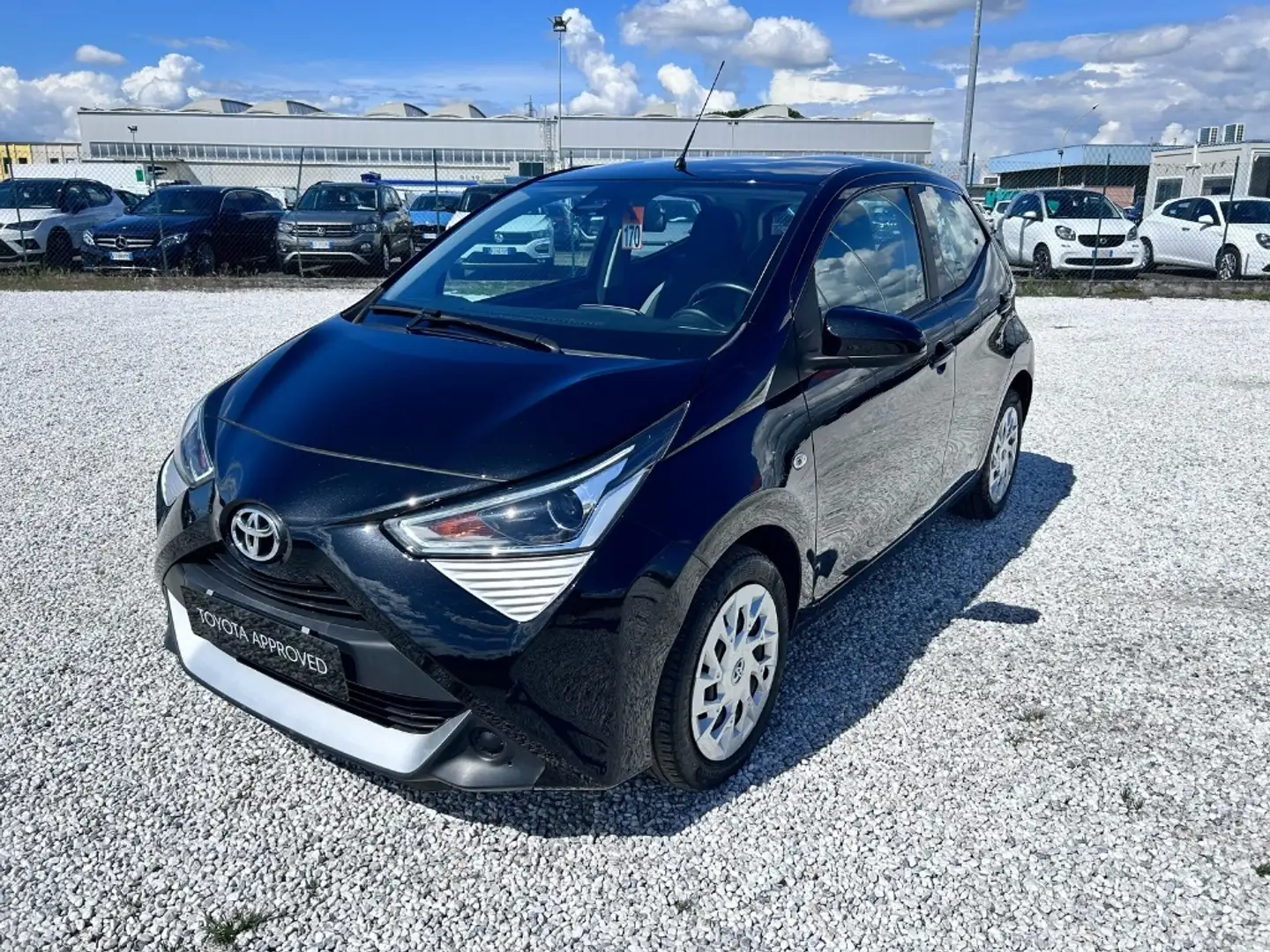 Toyota Aygo Connect 1.0 VVT-i 72 CV 5 porte x-play MMT Schwarz - 1
