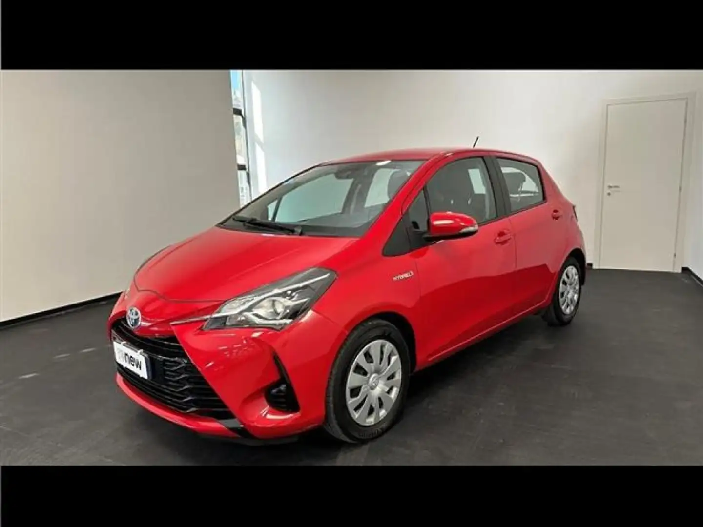 Toyota Yaris 5 Porte 1.5 VVT i Hybrid Cool e CVT my18 Rood - 2