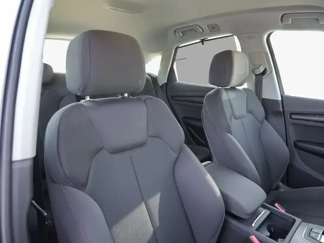 Audi Q5 view 11