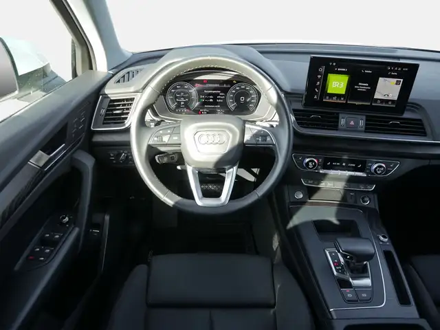Audi Q5 view 8