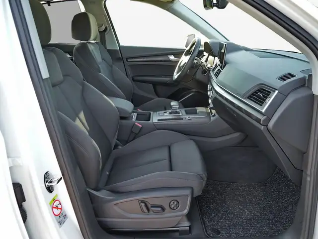Audi Q5 view 4