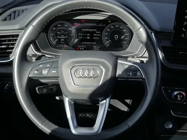 Audi Q5 view 9