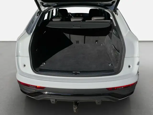 Audi Q5 view 12
