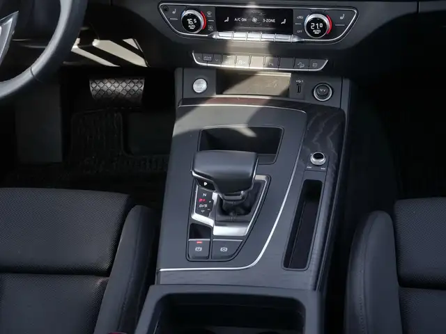 Audi Q5 view 7