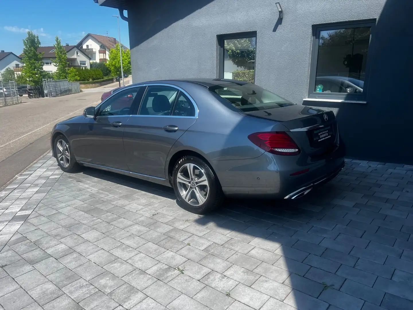 Mercedes-Benz E 200 d Lim/Avantgarde/Automatik Grau - 2