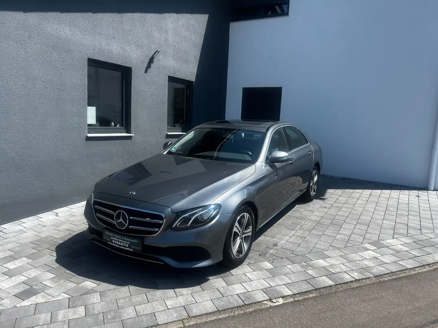 Mercedes-Benz E 200 d Lim/Avantgarde/Automatik Grau - 1