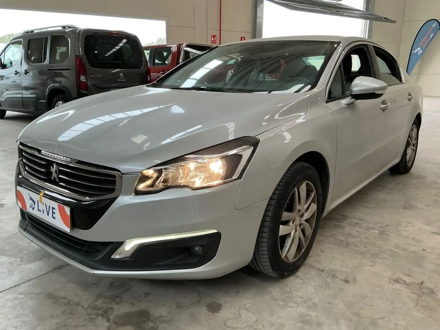 Peugeot 508 1.6BlueHDI Active 120 Gris - 1