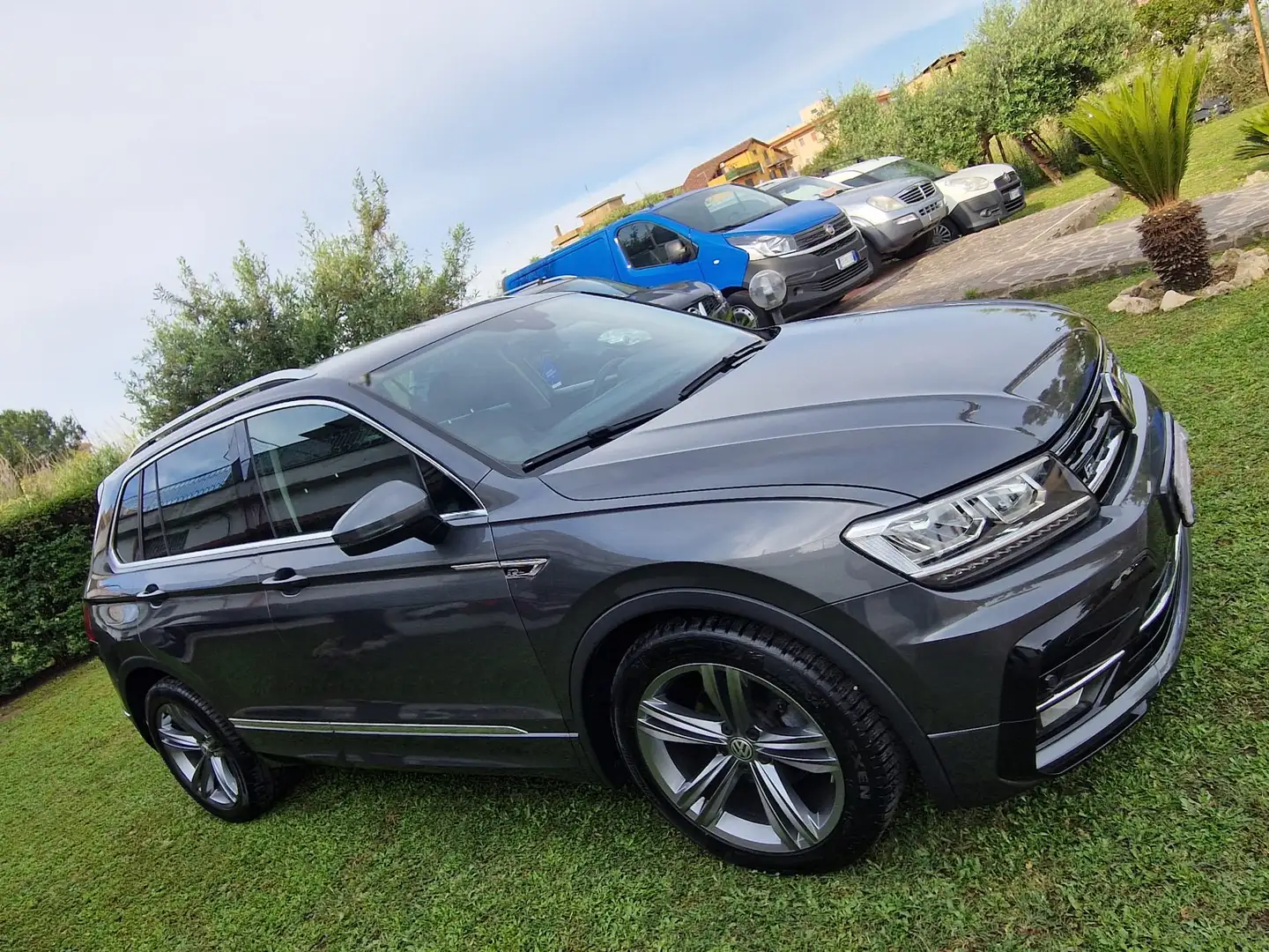 Volkswagen Tiguan 2.0 tdi Advanced R-Line Pack 4motion 150cv dsg Gris - 2