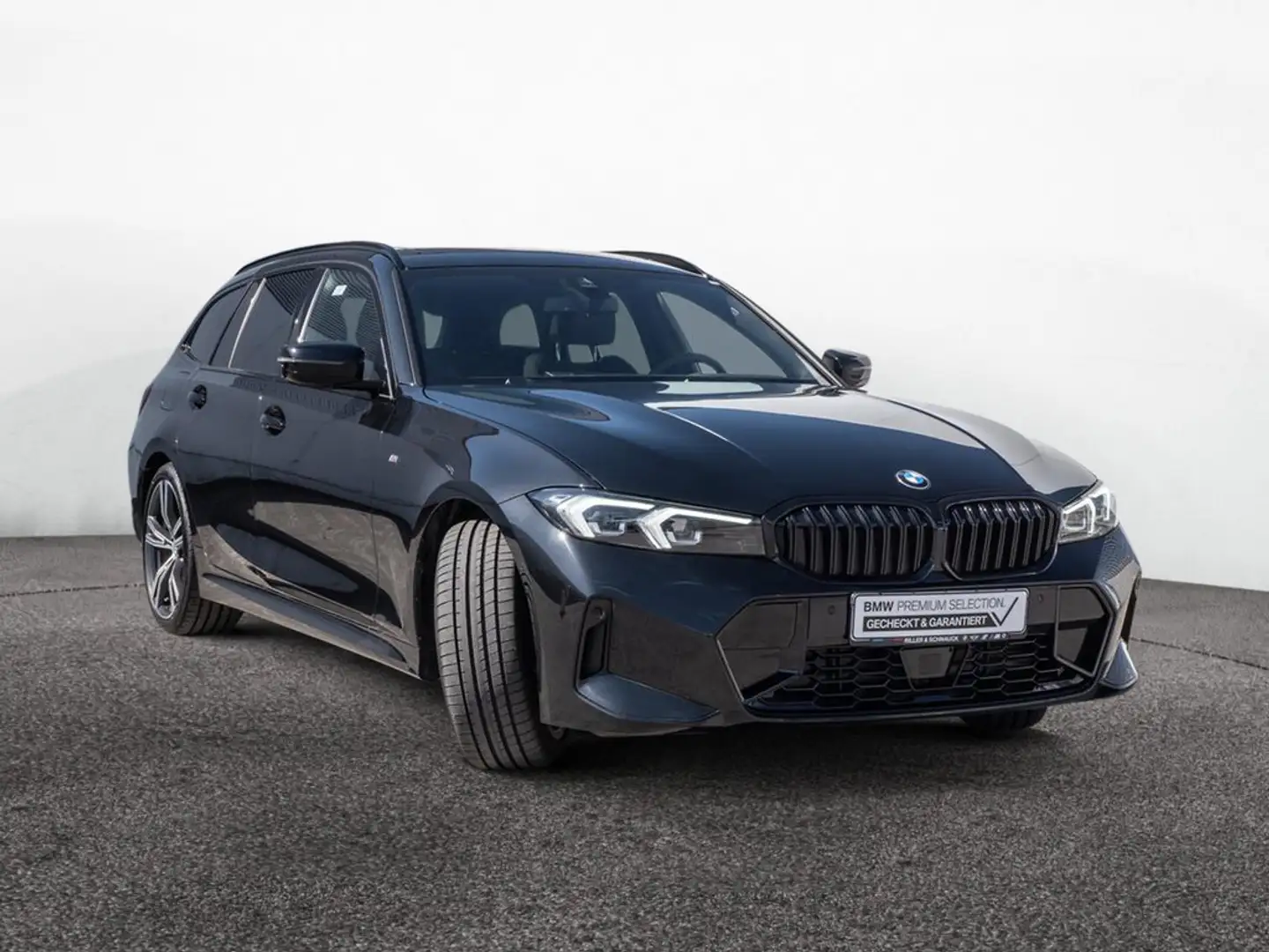 BMW 320 i Touring M-Sport PANO+19 Zoll+ACC+HUD+KAM Black - 2