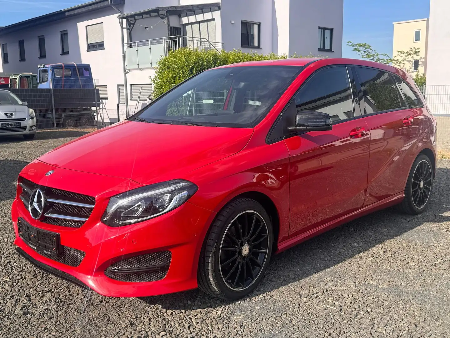 Mercedes-Benz B 180 AMG Line NAVI LED TEMP PDC Rojo - 1