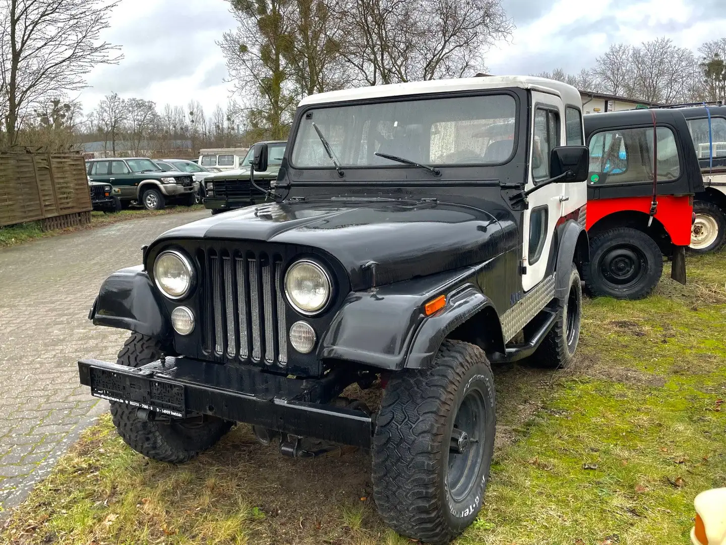 Jeep CJ-5 304 V8 Hardtop Oldtimer Negro - 1