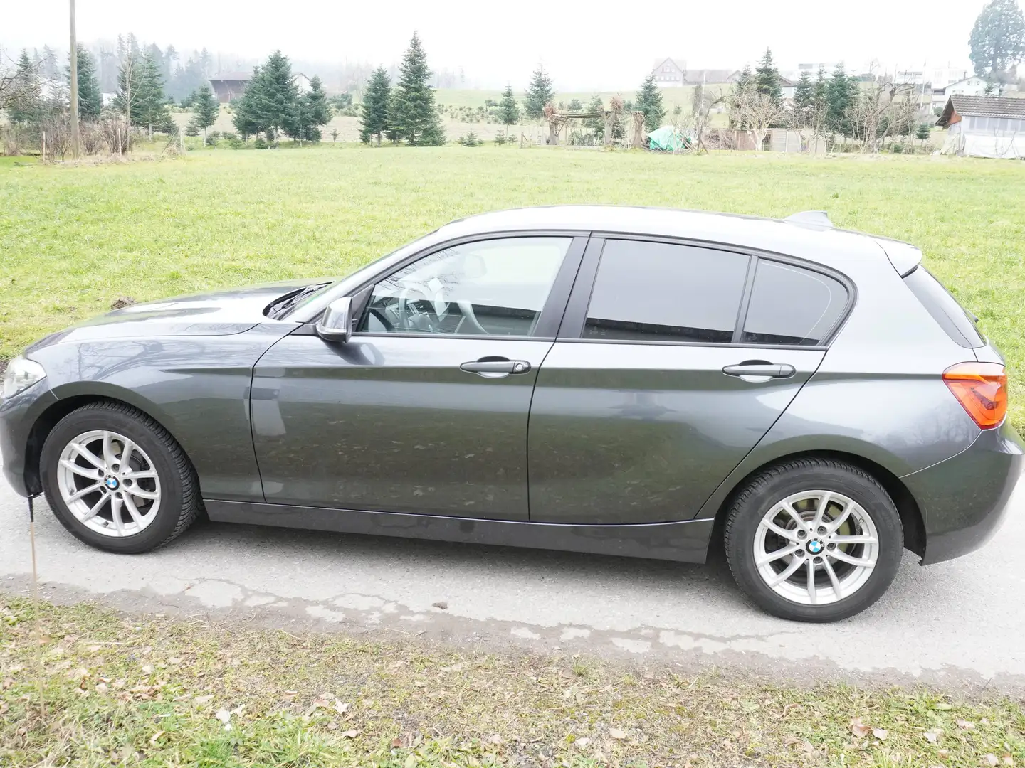 BMW 116 116d M Sport Aut. M Sport Schwarz - 1