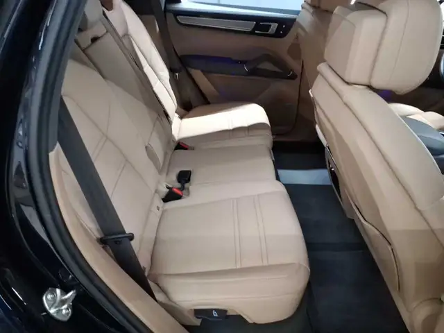 Porsche Cayenne view 14