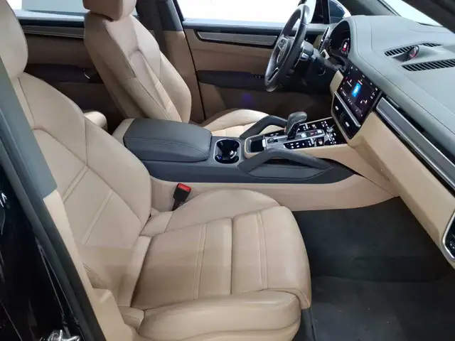 Porsche Cayenne view 9
