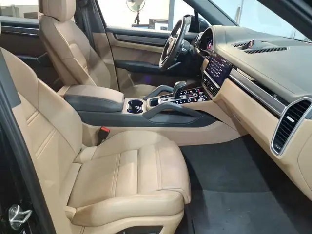 Porsche Cayenne view 8