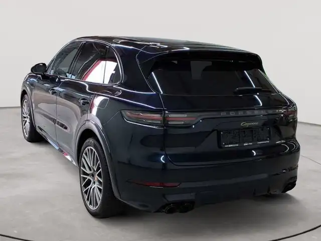 Porsche Cayenne view 5
