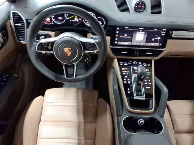 Porsche Cayenne view 10