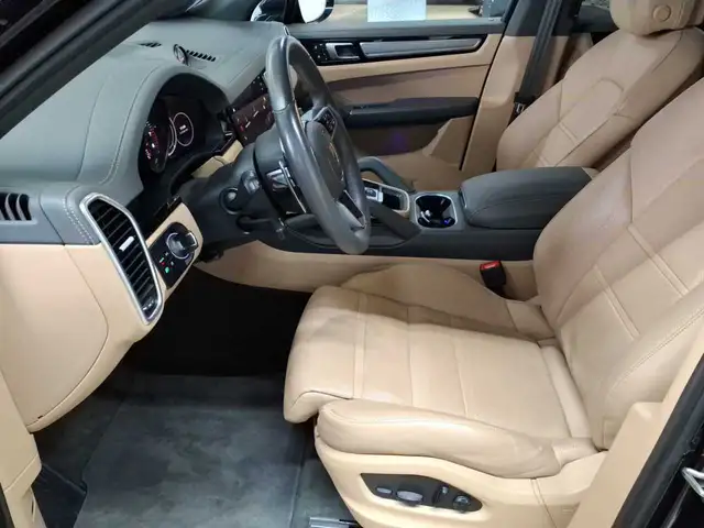 Porsche Cayenne view 7