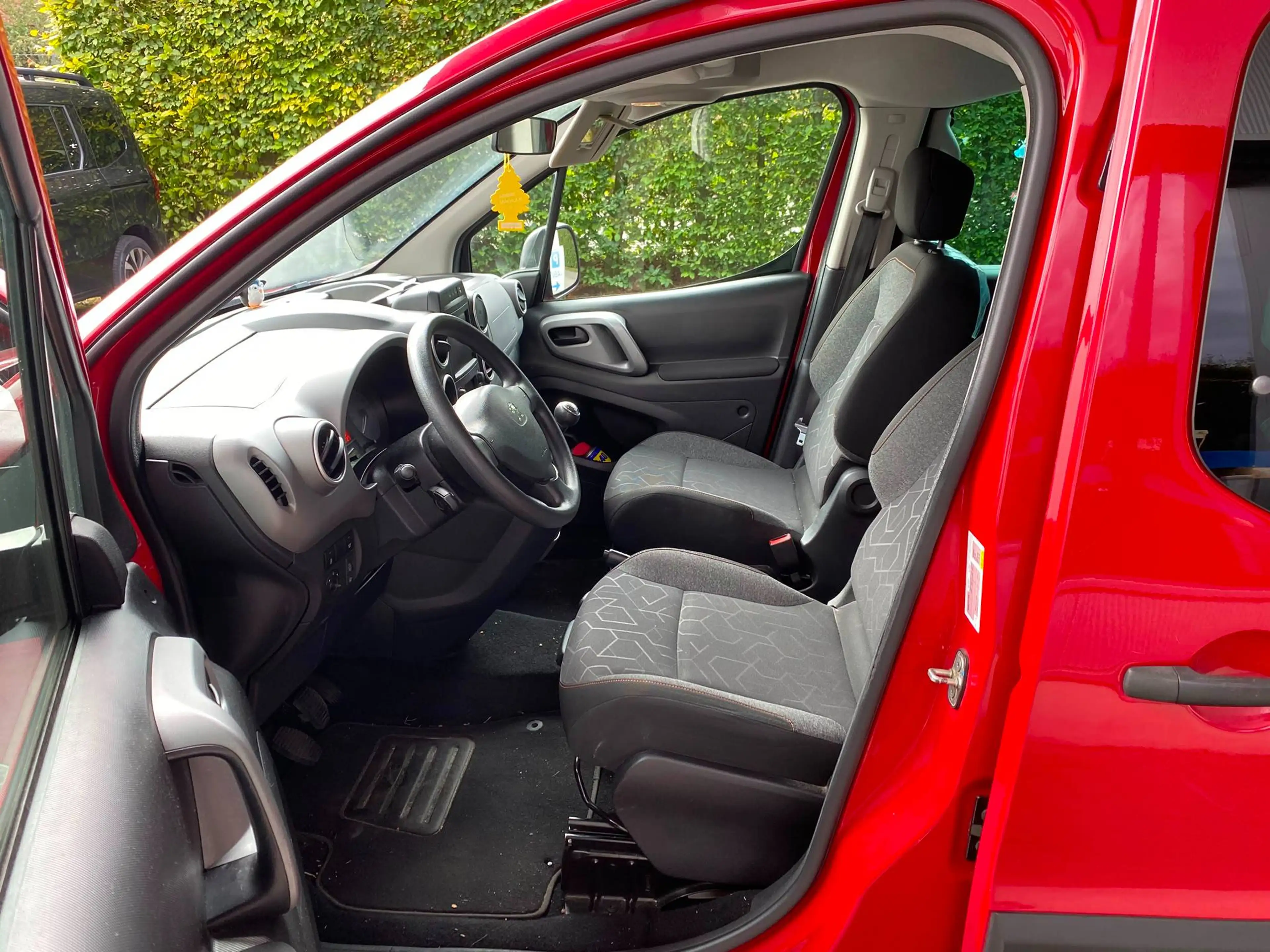 Peugeot Partner Partner 1.2 PureTech Active S — photo 12