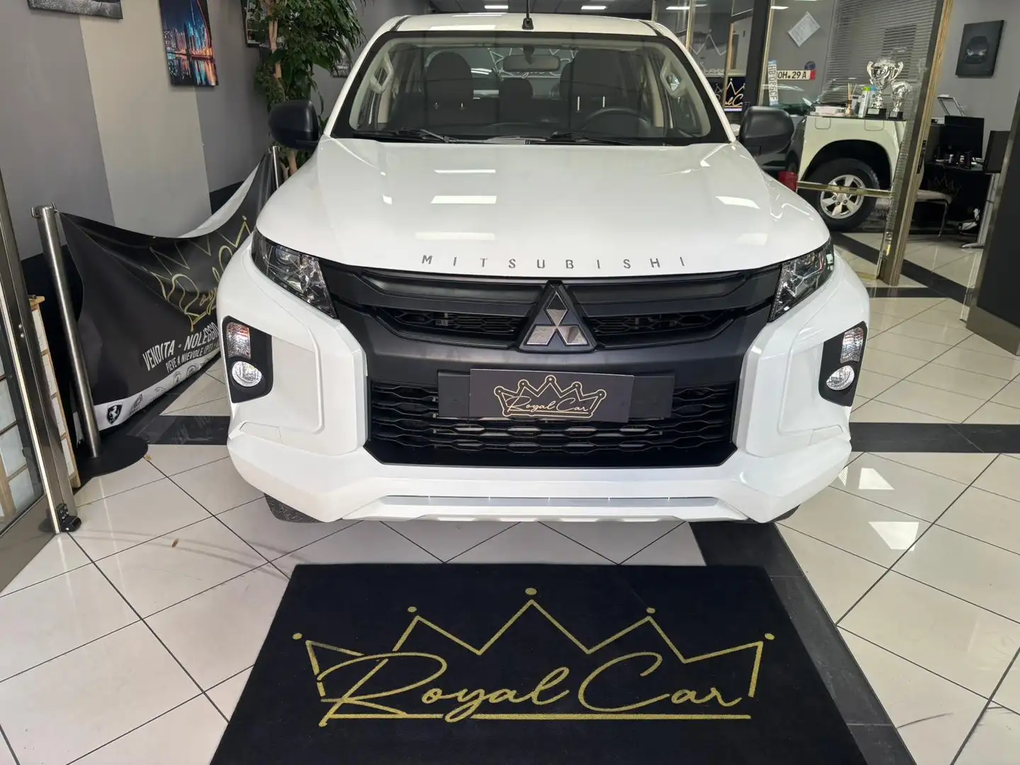 Mitsubishi L200 d.cab 2.3d 4wd 150cv IVA INCLUSA Bianco - 2