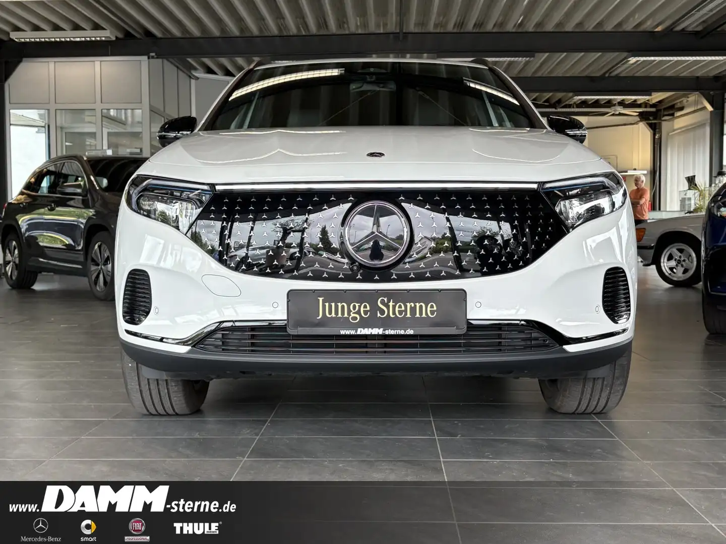 Mercedes-Benz EQA 300 EQA 300 4M ElectricArt/360°/AHK/TWA/WDG/ + Flex Weiß - 2