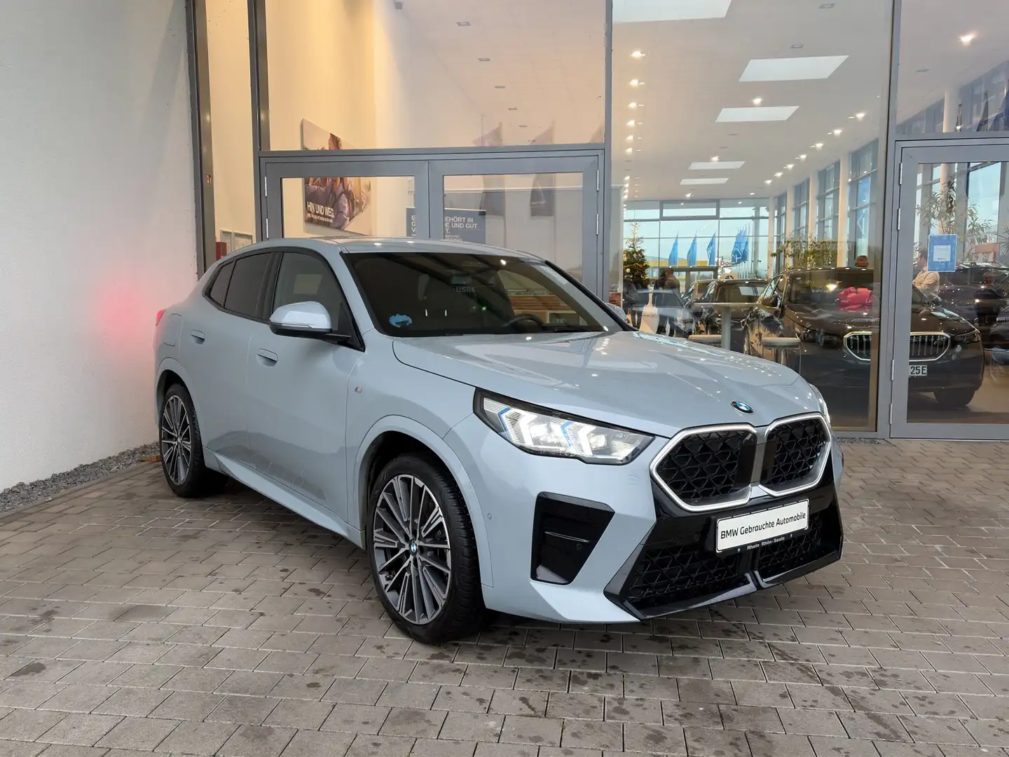 BMW X2 sDrive20i M Sportpaket HUD.AHK.H/K.LED.Park+. Grau - 2