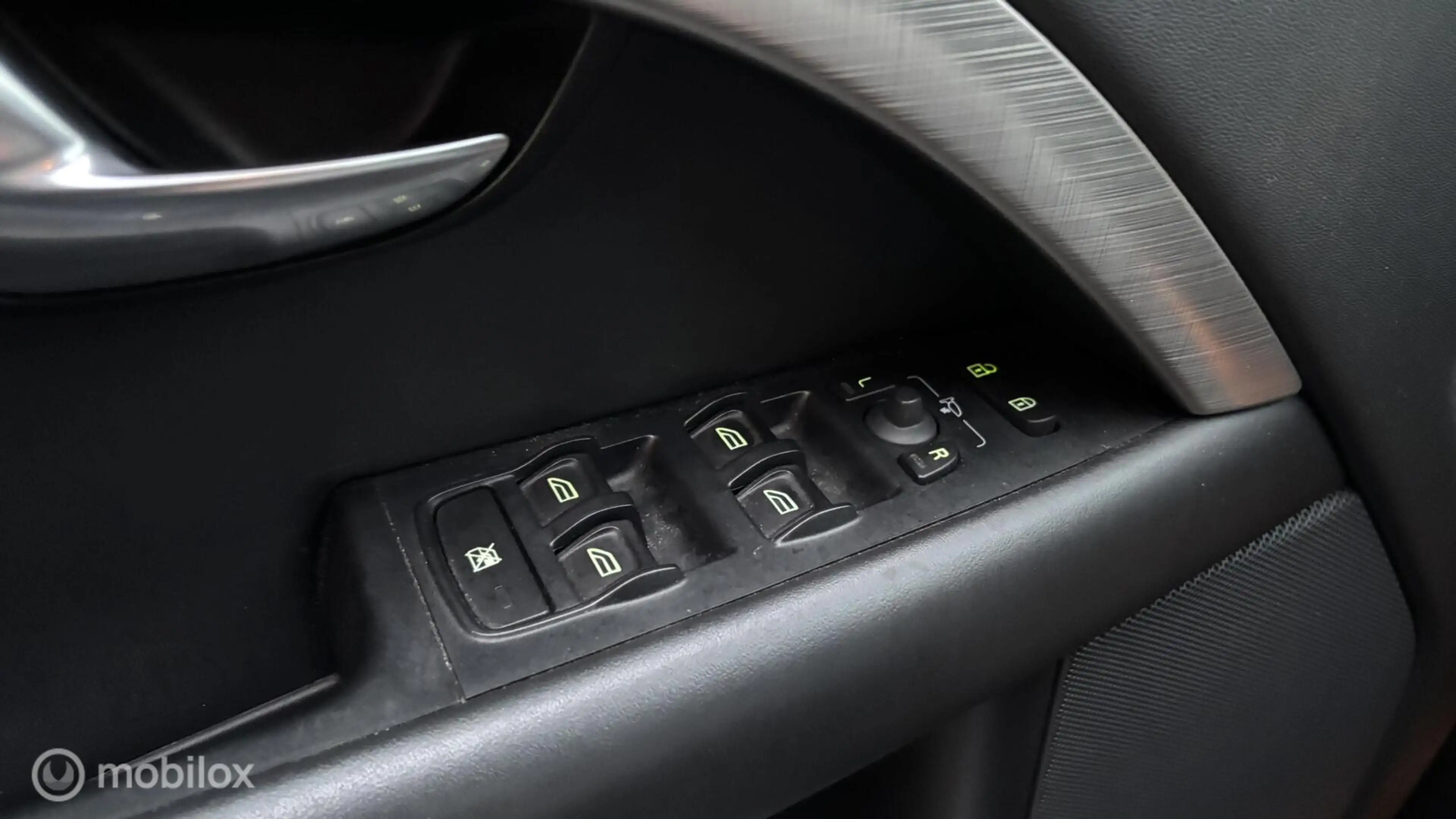 Volvo V70 2.5T Momentum NL-AUTO / DEALER HISTORIE — photo 9
