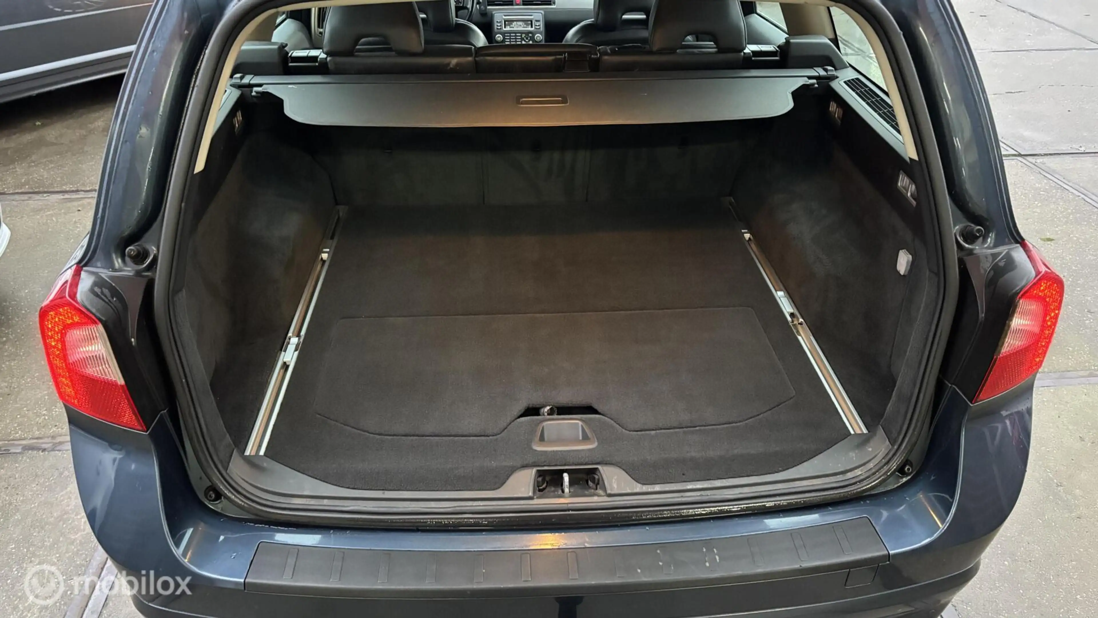 Volvo V70 2.5T Momentum NL-AUTO / DEALER HISTORIE — photo 10