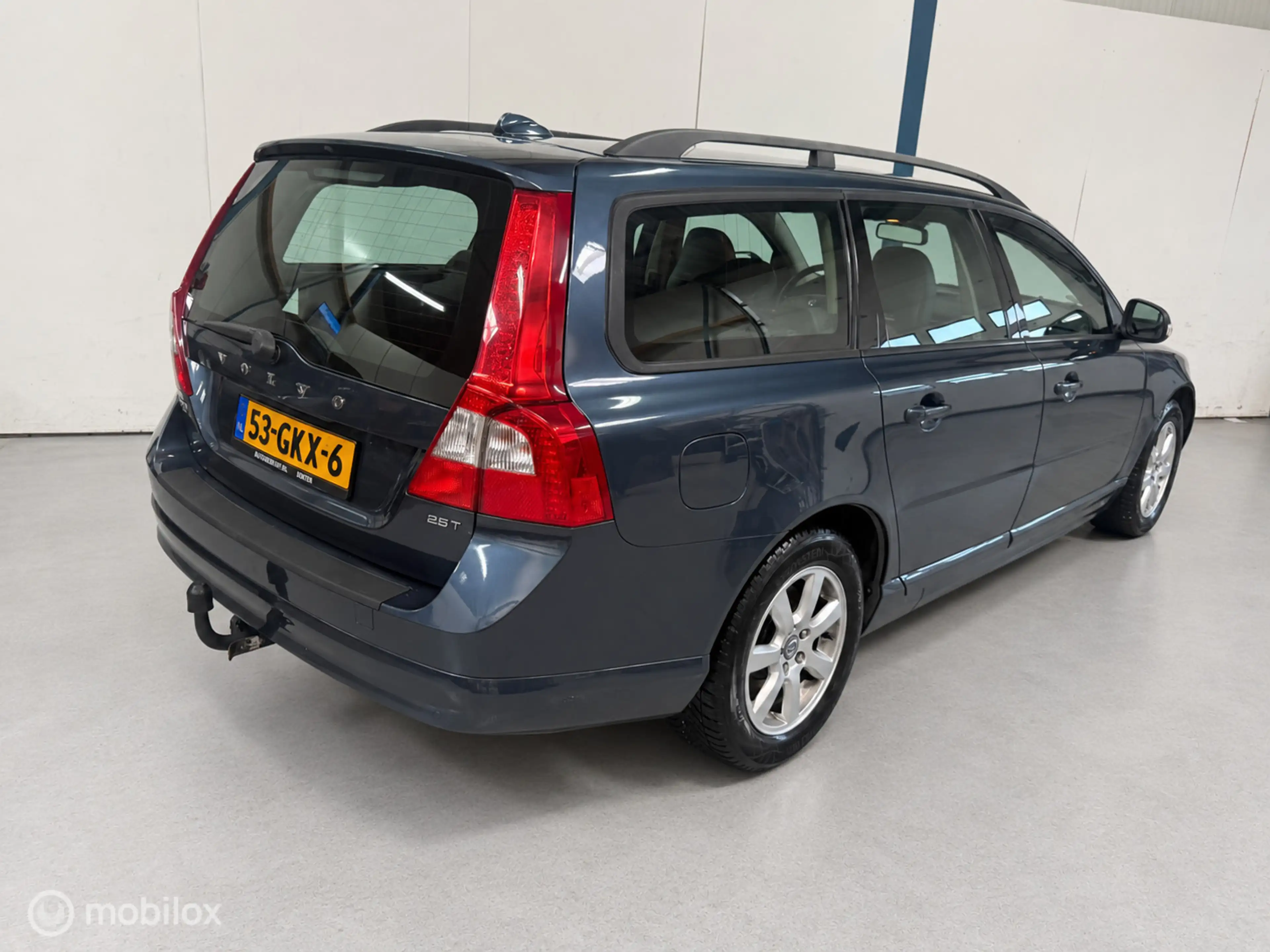 Volvo V70 2.5T Momentum NL-AUTO / DEALER HISTORIE — photo 2