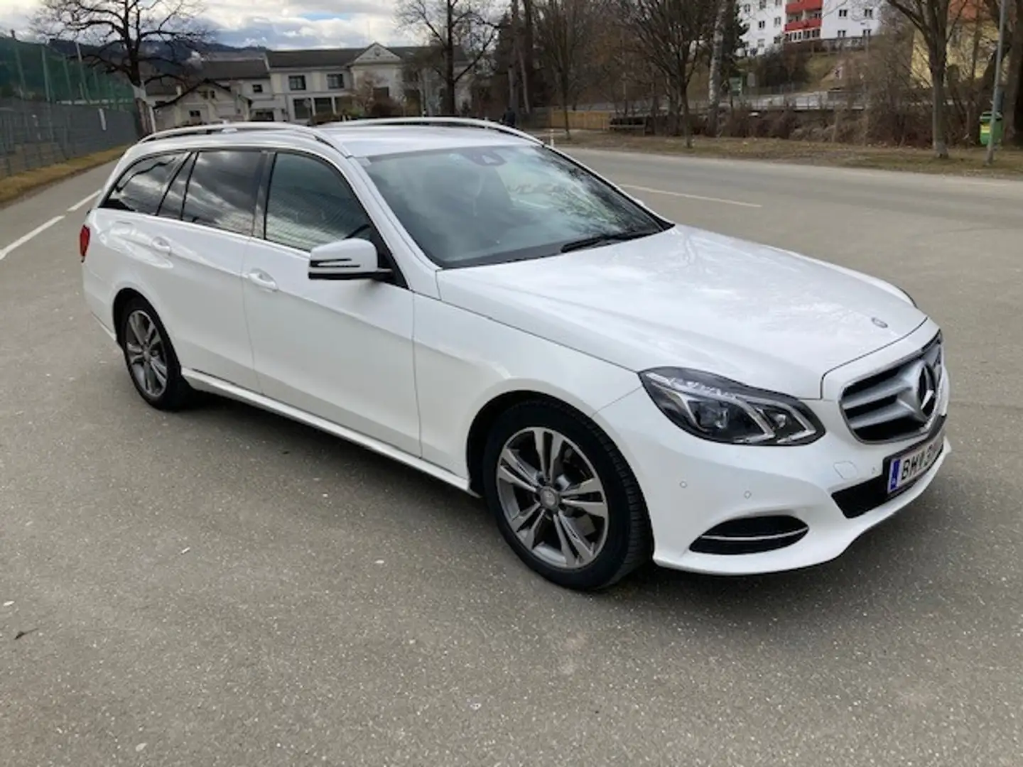 Mercedes-Benz E 220 E 220 T BlueTEC Avantgarde Aut. Avantgarde Weiß - 1