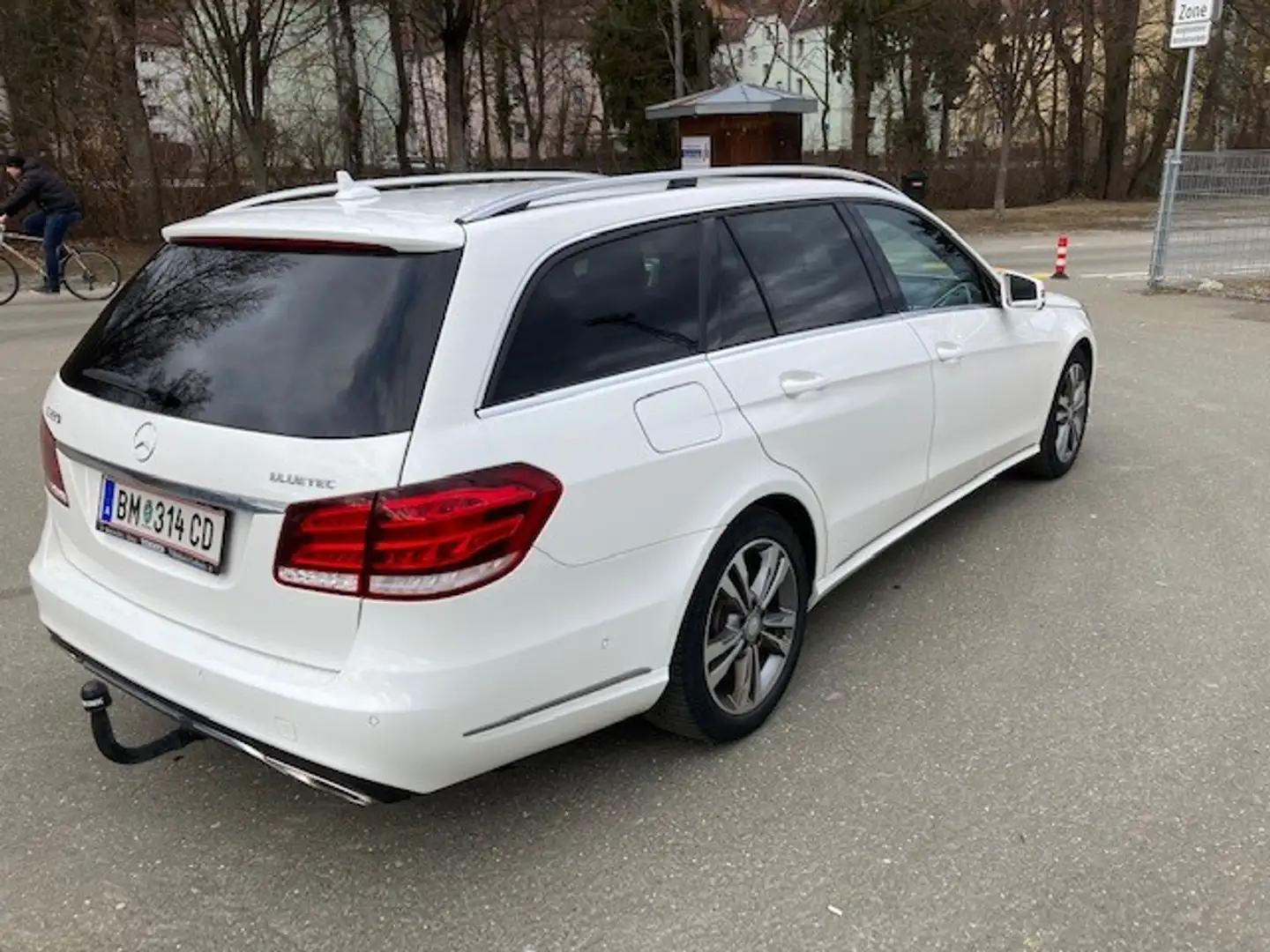 Mercedes-Benz E 220 E 220 T BlueTEC Avantgarde Aut. Avantgarde Weiß - 2