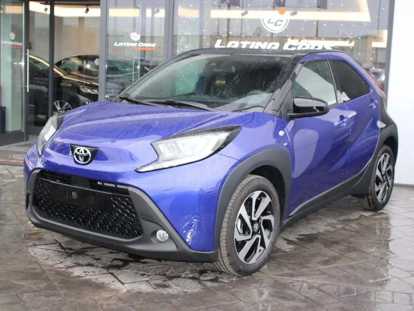 Toyota Aygo X 1.0 Active 72cv AUTOMATICA con CarPlay Bleu - 2